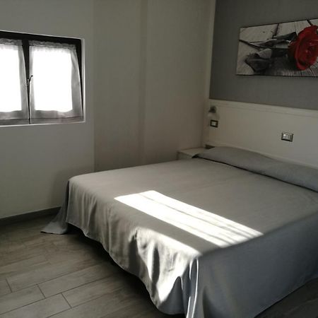 Iron Gate Marina3B Hotel Sarzana Exterior photo